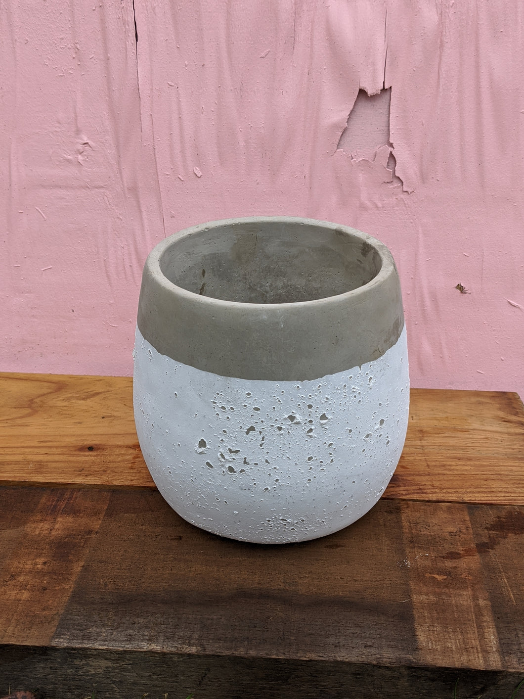 Speckled curved pot